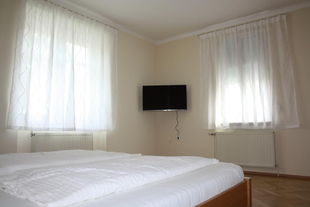 Villa Sonnenschein Laa an der Thaya Chambre photo